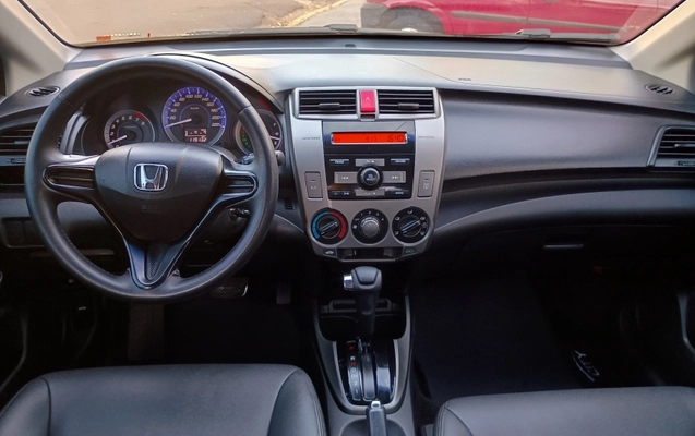 imagem-https://www.socarrao.com.br/sc-vehicle-images-prod/3340055/1787583387345-DzQ3tQy7l5CExsmdO0a2oR3ONgNfpaeJ.jpg