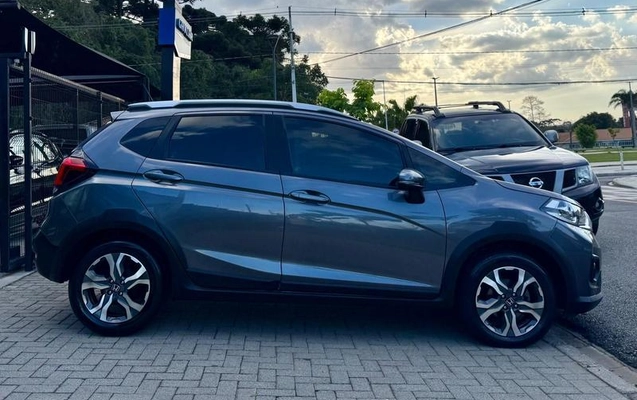 imagem-https://www.socarrao.com.br/sc-vehicle-images-prod/3340133/1787331174810-8398458_0_B_c79946348b.jpeg