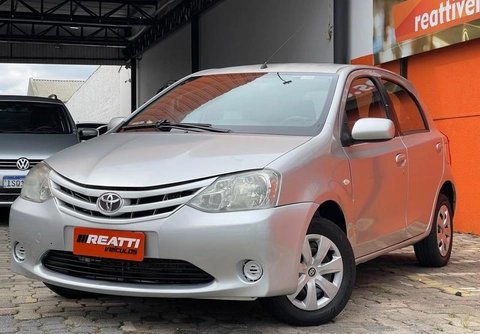 Toyota Etios 1.3 Flex 16V 5p Mec. 2013 Prata — foto 1 de 3