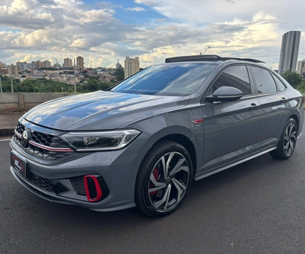 Volkswagen Jetta 2023 Cinza — foto 1 de 3