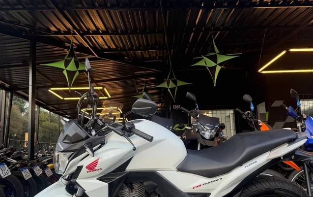 imagem-https://www.socarrao.com.br/sc-vehicle-images-prod/3340361/1787233311170-NzgxMjA2ODM5XzE4MTIyNDg4ODk3ODQyMjQ4XzIzMTYzOTY2MDc5MzY1OTU1NzJfbi5qcGc.jpg