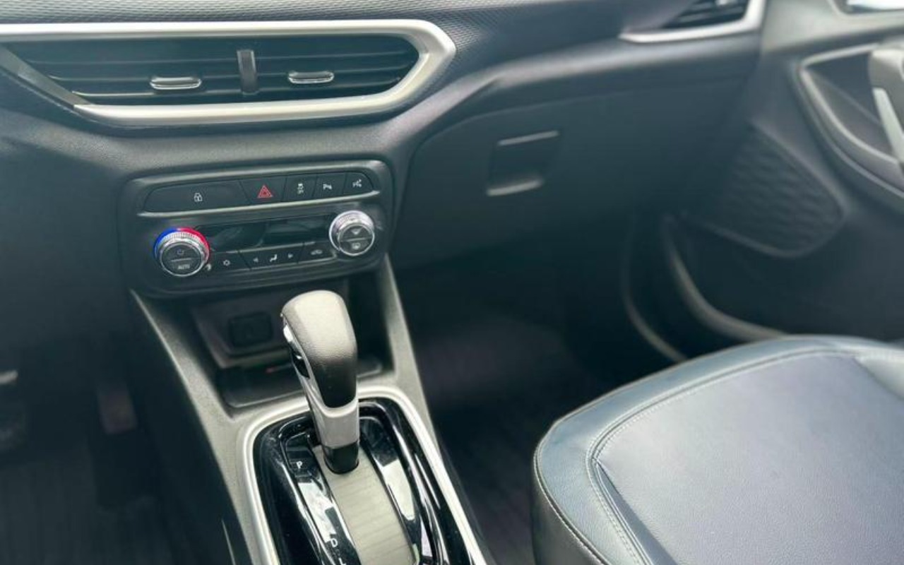imagem-https://www.socarrao.com.br/sc-vehicle-images-prod/3340493/1787234165594-ODM4NDUzM18xMl9CX2M2ZjhhYjczMWIuanBlZw.jpeg