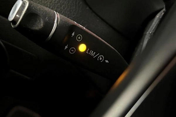imagem-https://www.socarrao.com.br/sc-vehicle-images-prod/3340617/1787602764324-8249304_8_B_4aaba6dee7.jpeg