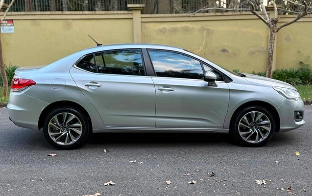 imagem-https://www.socarrao.com.br/sc-vehicle-images-prod/3340725/1789674806625-8377008_6_B_ac21b40f8d.jpeg