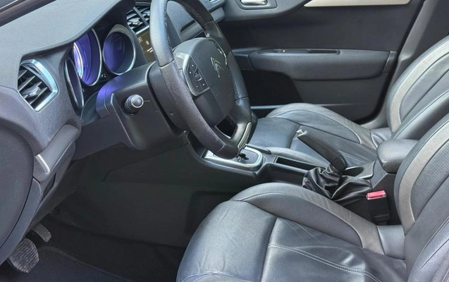 imagem-https://www.socarrao.com.br/sc-vehicle-images-prod/3340725/1789674806634-8377008_8_B_88b2592cd4.jpeg