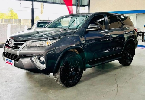 Toyota Hilux CD 4x2 2.4 Diesel 2019 Cinza — foto 1 de 3
