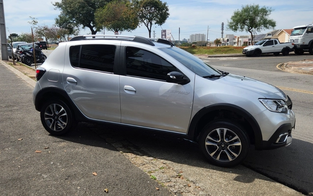 imagem-https://www.socarrao.com.br/sc-vehicle-images-prod/3343019/1787242908171-MjAyNjA4MjBfMTE1MTQ3LmpwZw.jpg