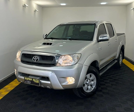 Toyota Hilux 2006 Prata — foto 1 de 3