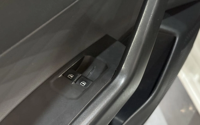 imagem-https://www.socarrao.com.br/sc-vehicle-images-prod/3345406/1787251210445-vehicle_image_1787250890_9f8a18cc257541db21ad5a93f6301c67.jpeg