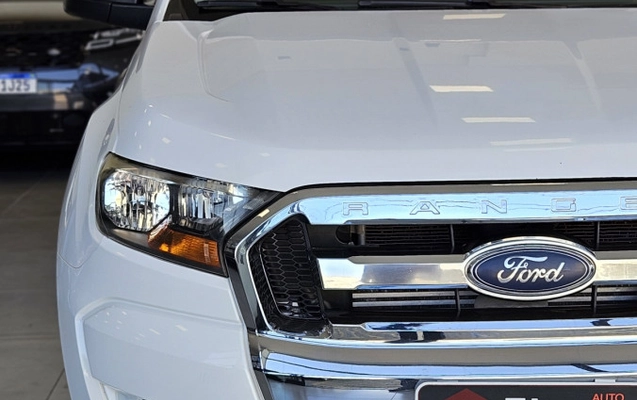imagem-https://www.socarrao.com.br/sc-vehicle-images-prod/3345971/1787253838687-Iz8V5taTla0J6OL9Qp8Br0KXYgxJCxBN.jpg