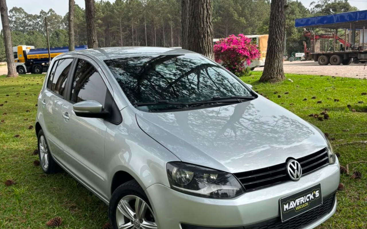 Volkswagen Fox 1.0 Mi Total Flex 8V 5p na cor Prata em Agudos do Sul / PR - 3346142