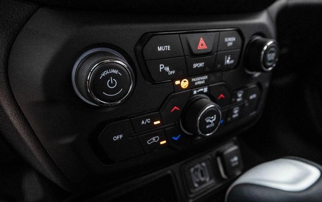 imagem-https://www.socarrao.com.br/sc-vehicle-images-prod/3346358/1789044635109-8401005_11_B_77d09cc399.jpeg