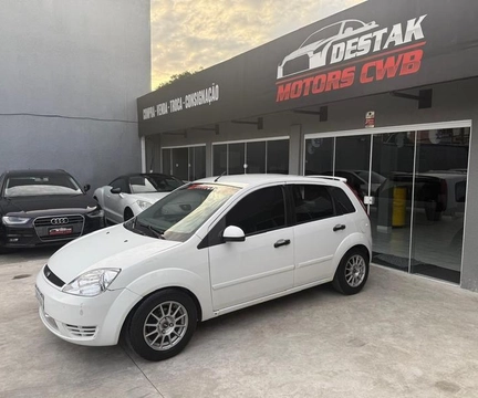 Ford Fiesta 2003 Branco — foto 1 de 3