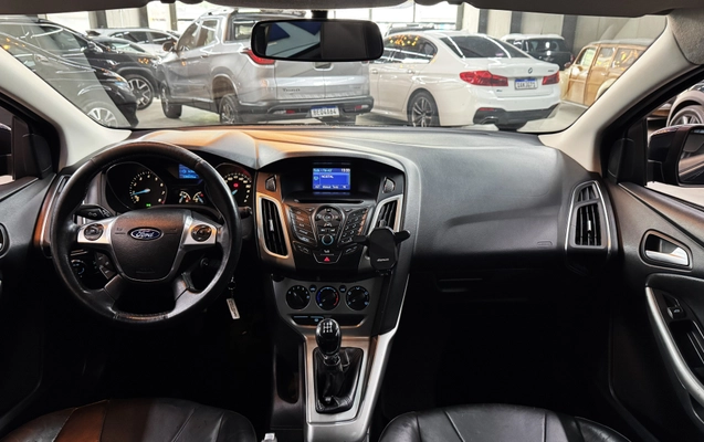 imagem-https://www.socarrao.com.br/sc-vehicle-images-prod/3349040/1787262245844-003_b634471cf83747da4091433268d4247a.jpg