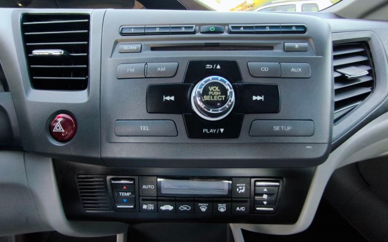 imagem-https://www.socarrao.com.br/sc-vehicle-images-prod/3349043/1787262305174-SU1HXzIwMjYwMzI3XzE3NDgxMiAoQ29weSkuanBn.jpg