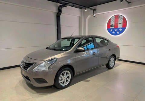 Nissan VERSA 2019 Cinza — foto 1 de 3