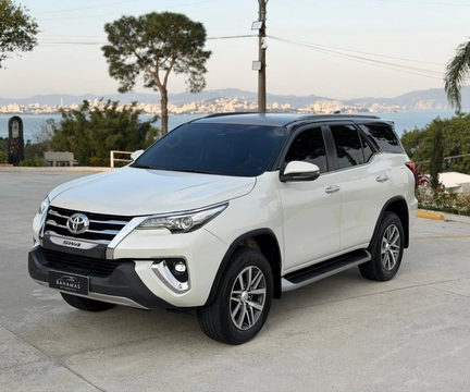 Toyota Hilux SW4 2019 Branco — foto 1 de 3