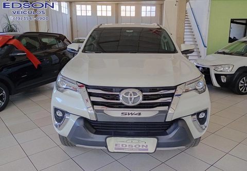 Toyota Hilux SW4 2019 Branco — foto 1 de 3