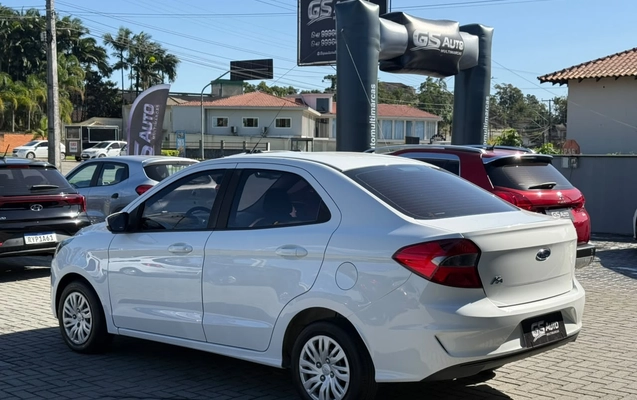 imagem-https://www.socarrao.com.br/sc-vehicle-images-prod/3365678/1787663965753-003_7911c817e16011cbcc60f21d71d8adce.jpeg