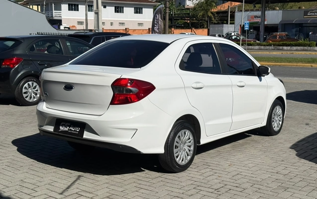 imagem-https://www.socarrao.com.br/sc-vehicle-images-prod/3365678/1787663965755-003_bf5fed9e1508a94e50f24186669a559b.jpeg