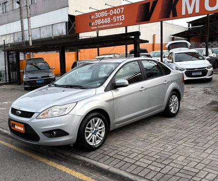 Ford Focus 2012 Prata — foto 1 de 3