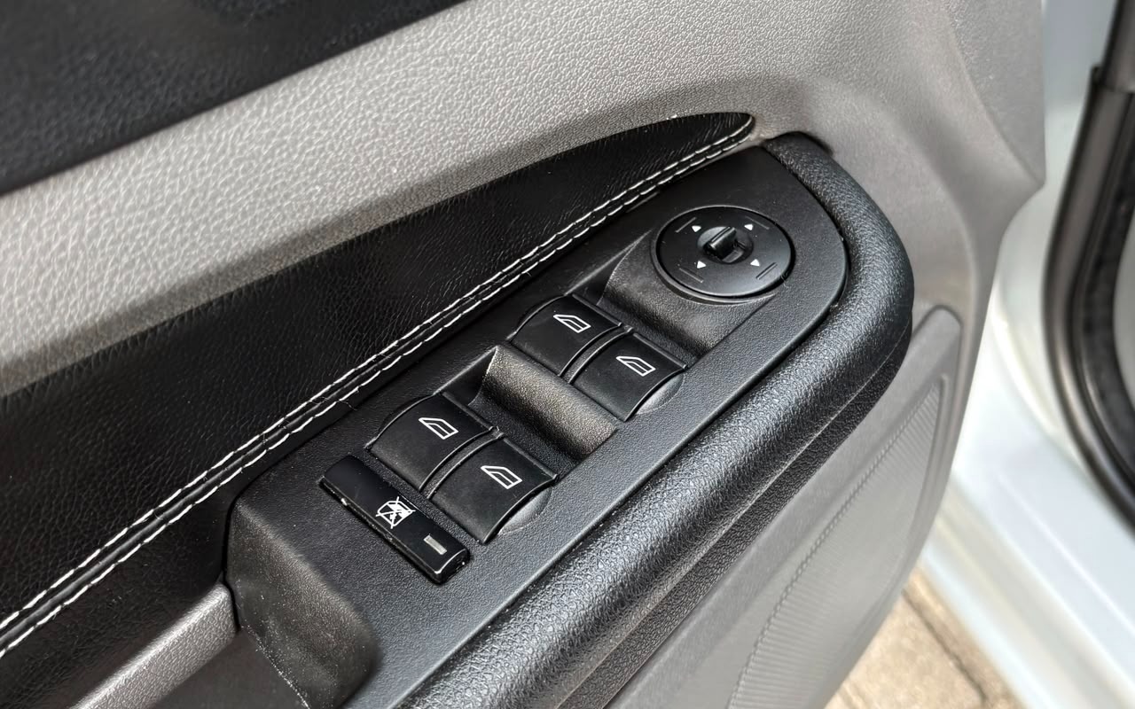 imagem-https://www.socarrao.com.br/sc-vehicle-images-prod/3366256/1787324095636-V2hhdHNBcHAgSW1hZ2UgMjAyNi0wOC0yMSBhdCAwOS4wNi4xMS5qcGVn.jpeg