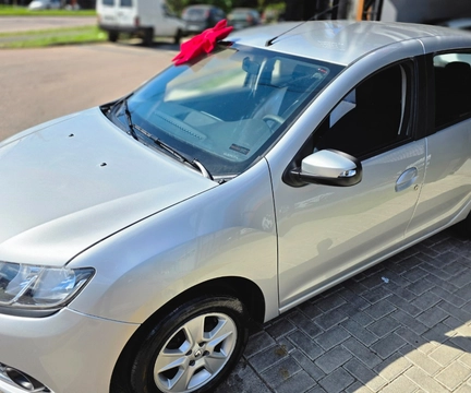 Renault Sandero 2015 Prata — foto 1 de 3