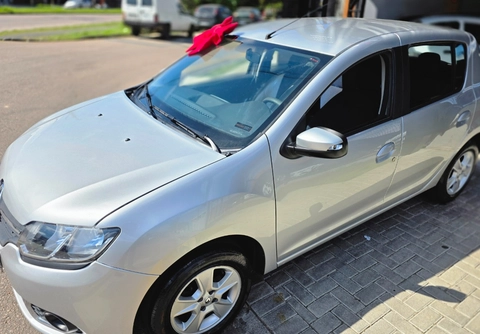 Renault Sandero 2015 Prata — foto 1 de 3