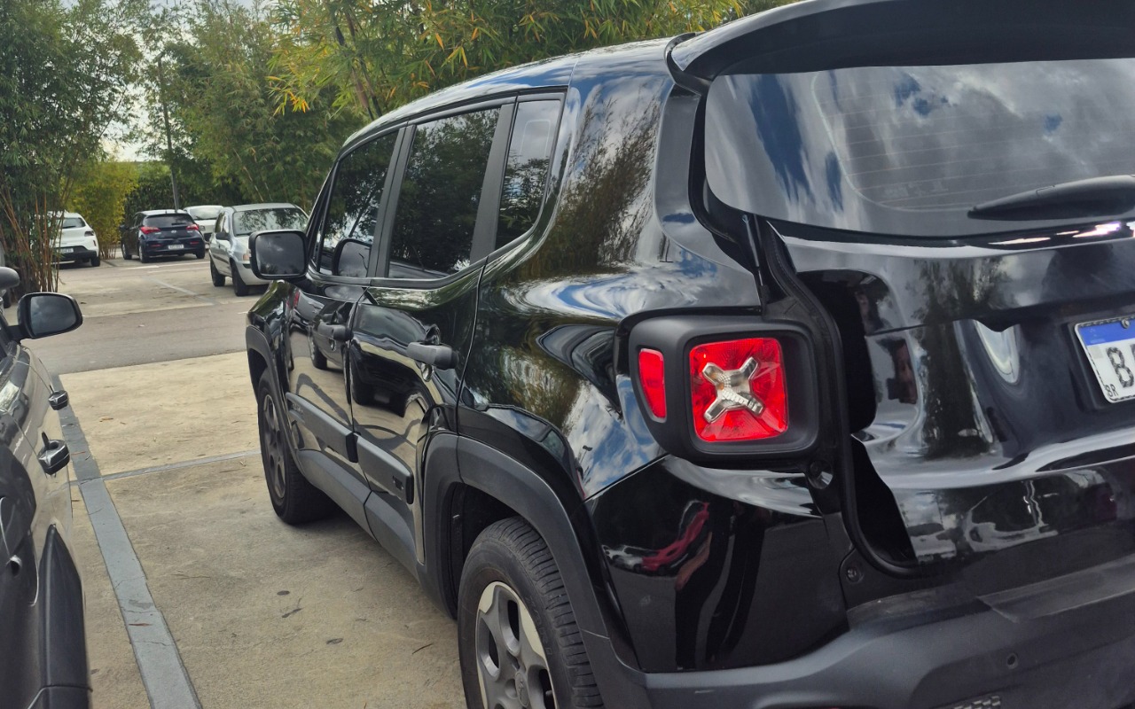 Jeep Renegade 2016 Preto — foto 1 de 3