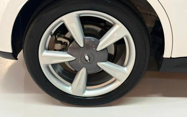 imagem-https://www.socarrao.com.br/sc-vehicle-images-prod/3369562/1787333997678-R1dNIE9SQSAwMyBTS0lOIEJFVjQ4ICAtIDIwMjUgLSBCUkFOQ08gLSBTRkU2SjcwICgxMykuanBn.jpg