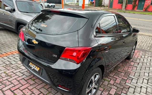 imagem-https://www.socarrao.com.br/sc-vehicle-images-prod/3370032/1787335254335-V2hhdHNBcHAgSW1hZ2UgMjAyNi0wOC0yMSBhdCAxNC40OS40MyAoMikuanBlZw.jpeg