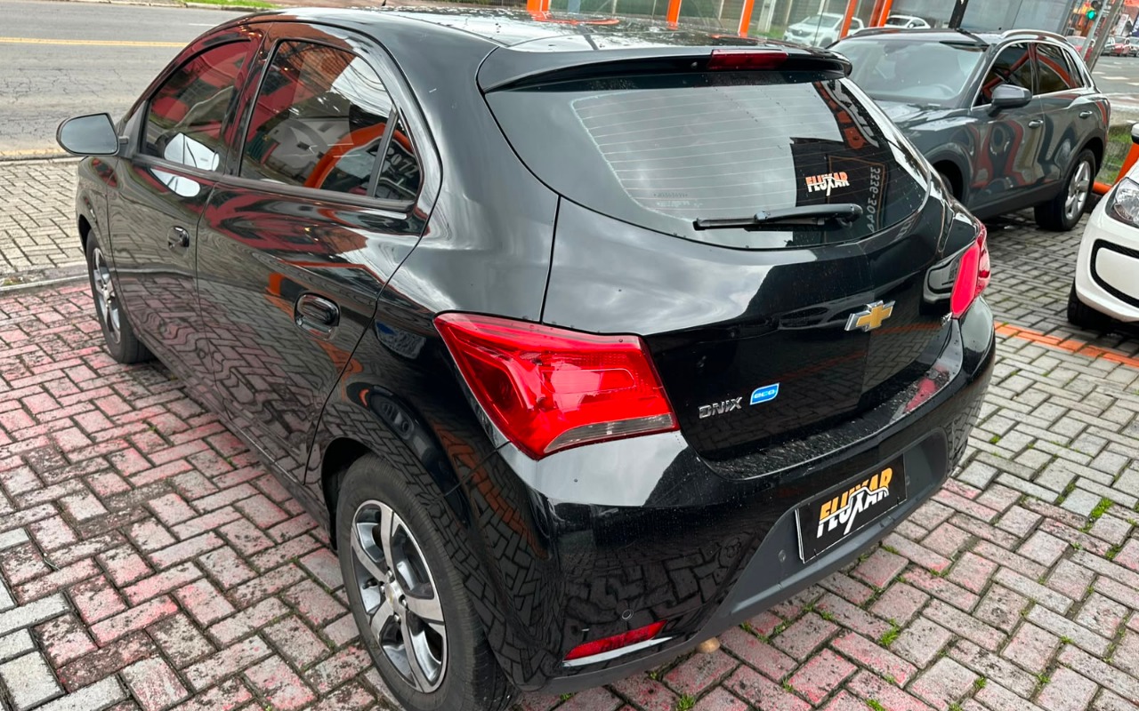 imagem-https://www.socarrao.com.br/sc-vehicle-images-prod/3370032/1787335255028-V2hhdHNBcHAgSW1hZ2UgMjAyNi0wOC0yMSBhdCAxNC40OS40NSAoMSkuanBlZw.jpeg