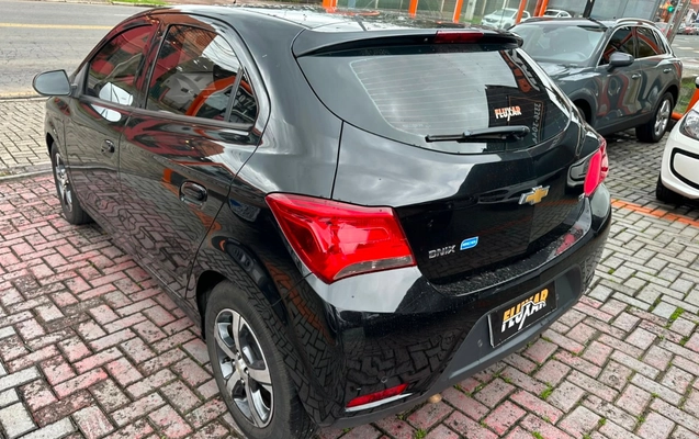 imagem-https://www.socarrao.com.br/sc-vehicle-images-prod/3370032/1787335255028-V2hhdHNBcHAgSW1hZ2UgMjAyNi0wOC0yMSBhdCAxNC40OS40NSAoMSkuanBlZw.jpeg