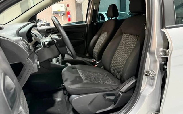 imagem-https://www.socarrao.com.br/sc-vehicle-images-prod/3370956/1787338586282-vehicle_image_1787338566_bd4570ef377cc81d11bd625d64ba41f2.jpeg