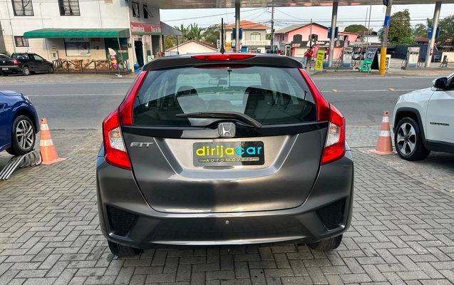 imagem-https://www.socarrao.com.br/sc-vehicle-images-prod/3371430/1787339856100-6017d3b2-eb7f-420c-9078-376732d6b9ce.jpeg