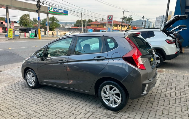 imagem-https://www.socarrao.com.br/sc-vehicle-images-prod/3371430/1787339856101-ba19be86-979c-46da-bf0c-6074cc9f668a.jpeg