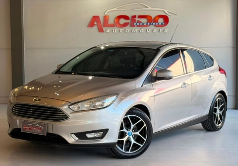 Ford Focus 2016 Prata — foto 1 de 3