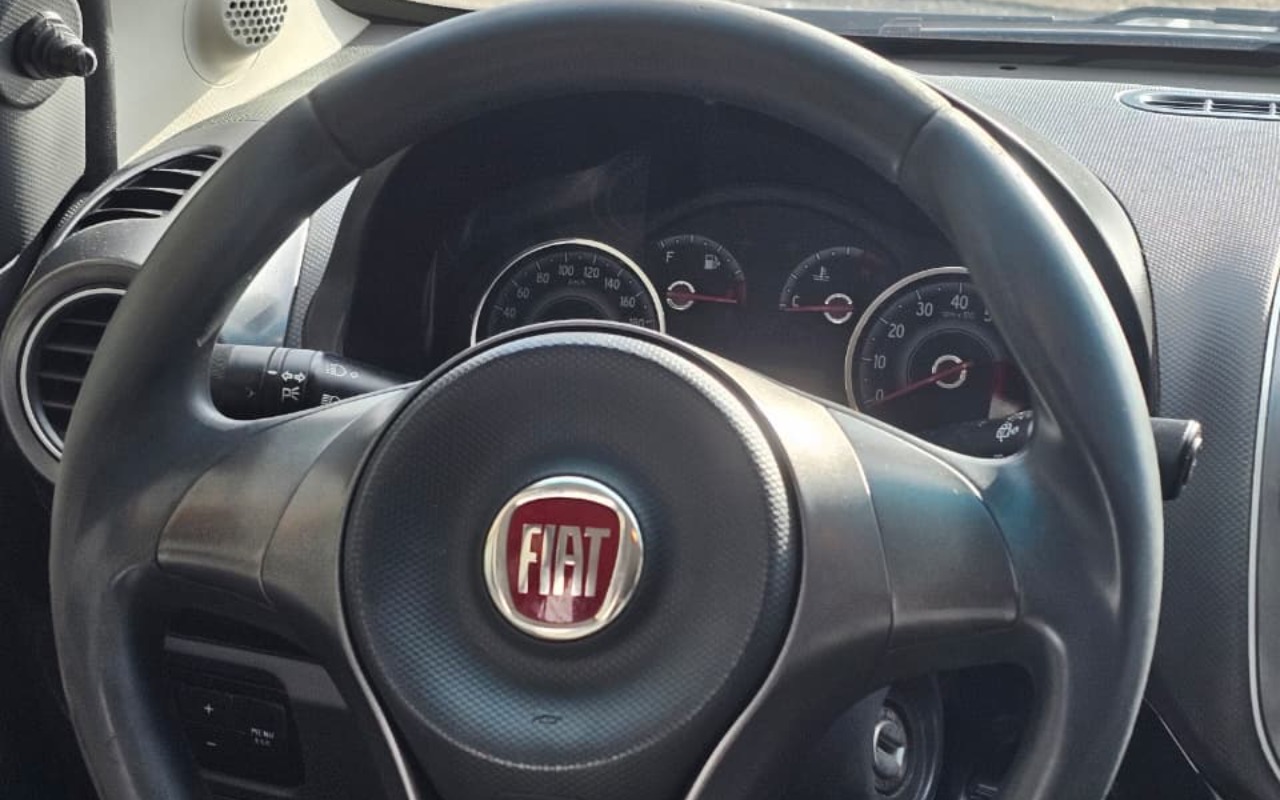 imagem-https://www.socarrao.com.br/sc-vehicle-images-prod/3372964/1787344577818-ZmFkYmMwZDUtYmE1YS00NzEwLWIzYTEtNDliZjAxYzczYTk2LmpwZw.jpg