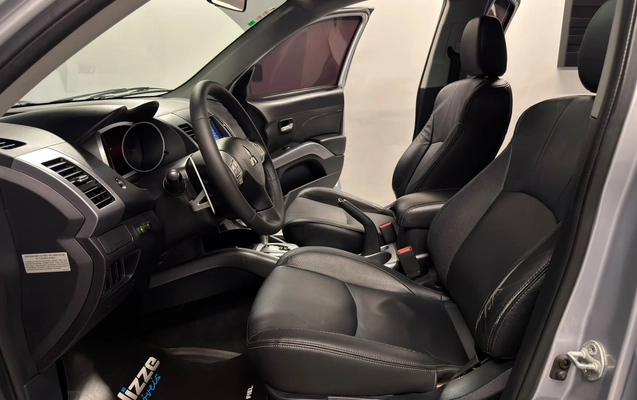 imagem-https://www.socarrao.com.br/sc-vehicle-images-prod/3373672/1787346267309-003_687c2e35de71fd3e4093cb33cdbda8f3.jpeg