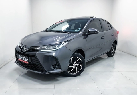 Toyota Yaris 2023 Cinza — foto 1 de 3