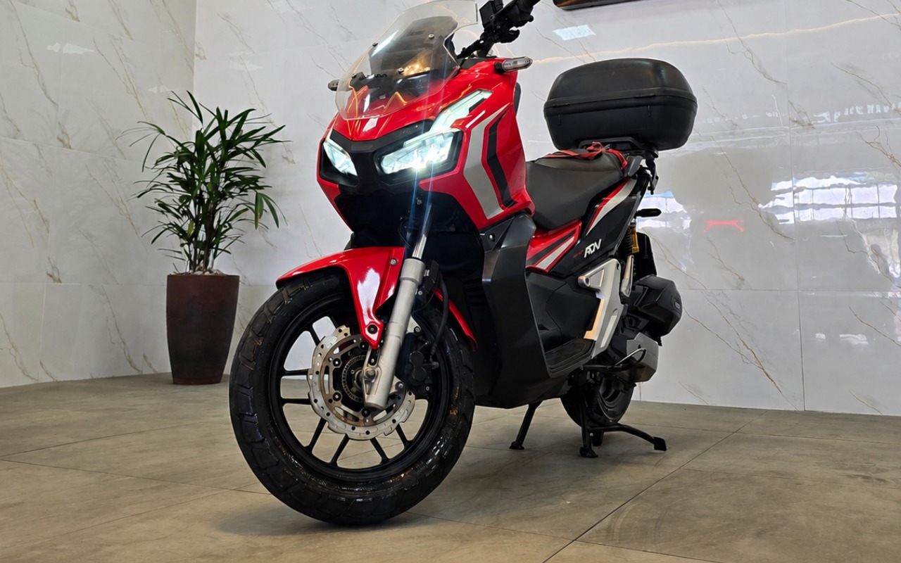 Honda ADV 150  na cor Vermelho em Curitiba / PR - 3375776