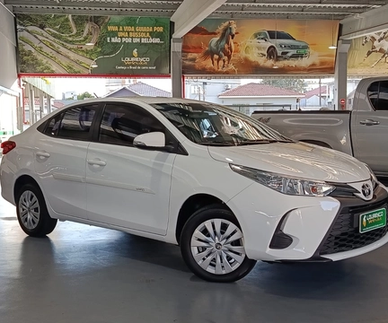 Toyota Yaris 2024 Branco — foto 1 de 3