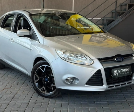Ford Focus 2015 Prata — foto 1 de 3