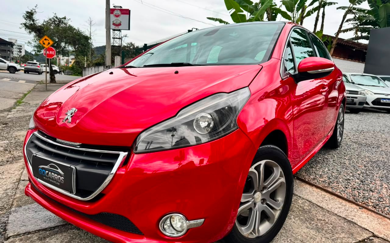Peugeot 208 2015 Vermelho — foto 1 de 3