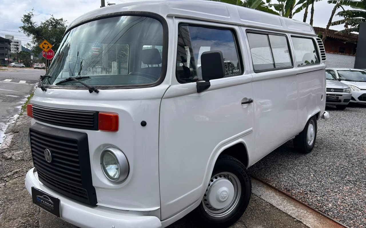 Volkswagen Kombi Lotação 1.4 Mi Total Flex 8V na cor Branco em Joinville / SC - 3388560