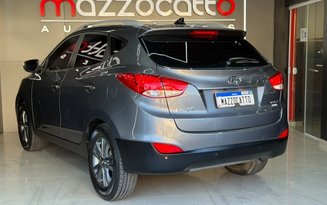 imagem-https://www.socarrao.com.br/sc-vehicle-images-prod/3388605/1792498924541-003_f597fc9bcb42731b552c68f78a702438.jpeg