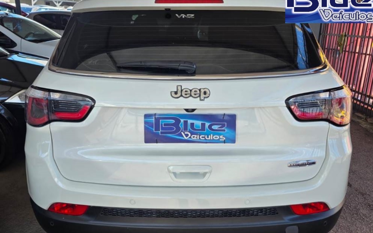 imagem-https://www.socarrao.com.br/sc-vehicle-images-prod/3389102/1787415523917-NjYtNi5qcGVn.jpeg
