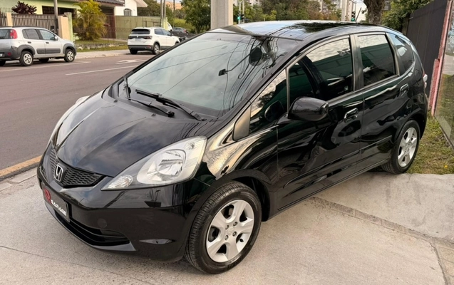 imagem-https://www.socarrao.com.br/sc-vehicle-images-prod/3389928/1787425305765-5_013023.jpg