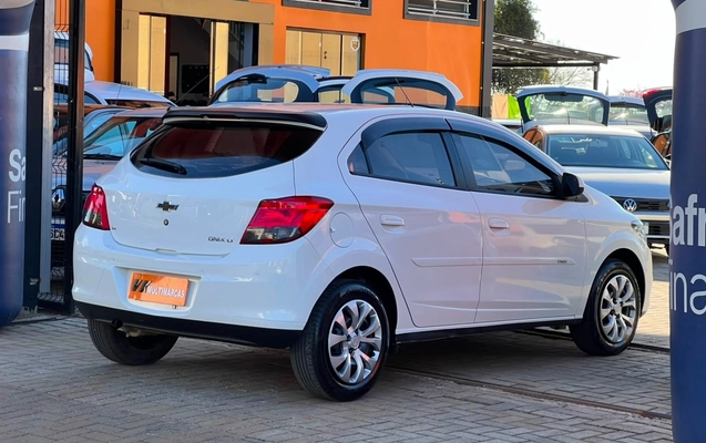 imagem-https://www.socarrao.com.br/sc-vehicle-images-prod/3390438/1787438004632-V2hhdHNBcHAgSW1hZ2UgMjAyNi0wOC0yMiBhdCAwOS4xOS4yNSAoOSkuanBlZw.jpeg