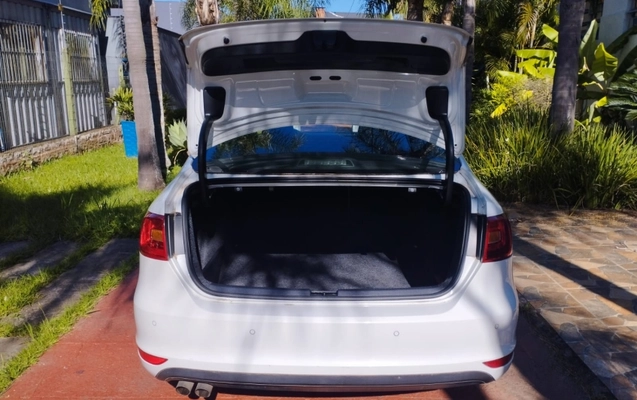 imagem-https://www.socarrao.com.br/sc-vehicle-images-prod/34035/1790773678166-YawdzJKkiP9EQ8wUVR018bpv3ZUp3Rt2.jpg